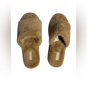 NWT MUK LUKS faux fur platform slipper, size medium (9-10)